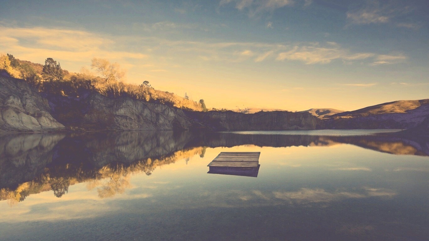 Уединенное озеро обои