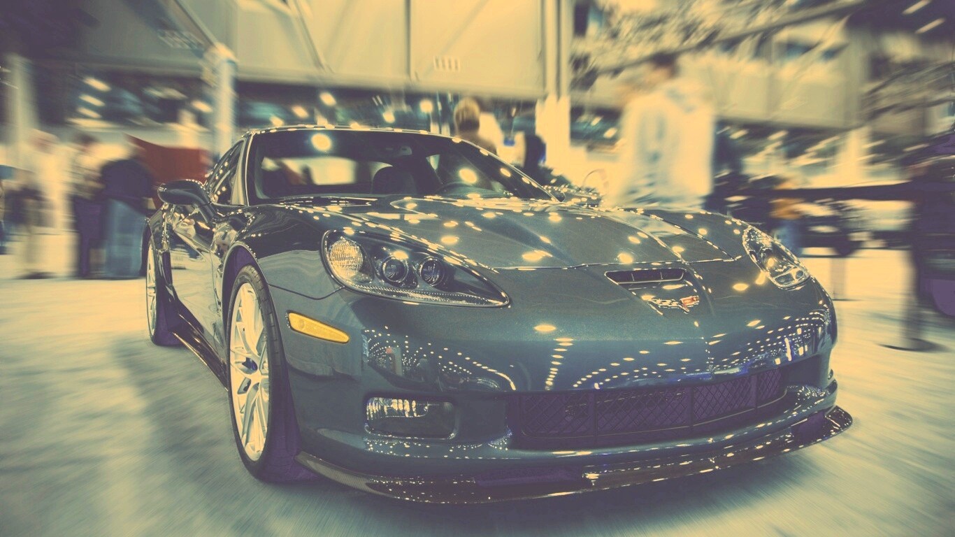 Машина на выставке обои