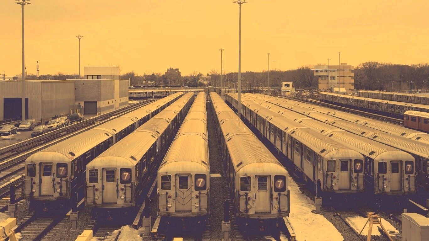 Вагоны метро на стоянке обои