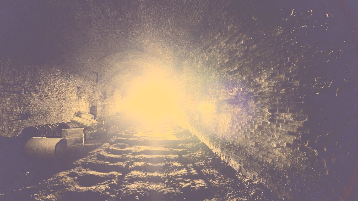 Захламленный тоннель обои