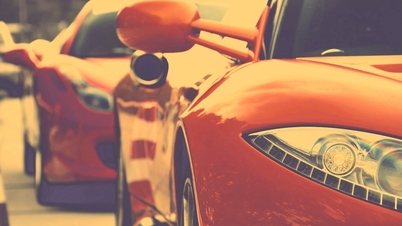 Череда красных автомобилей обои