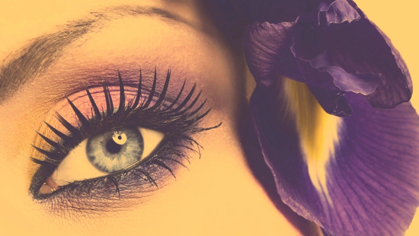 Макияж и цветок обои