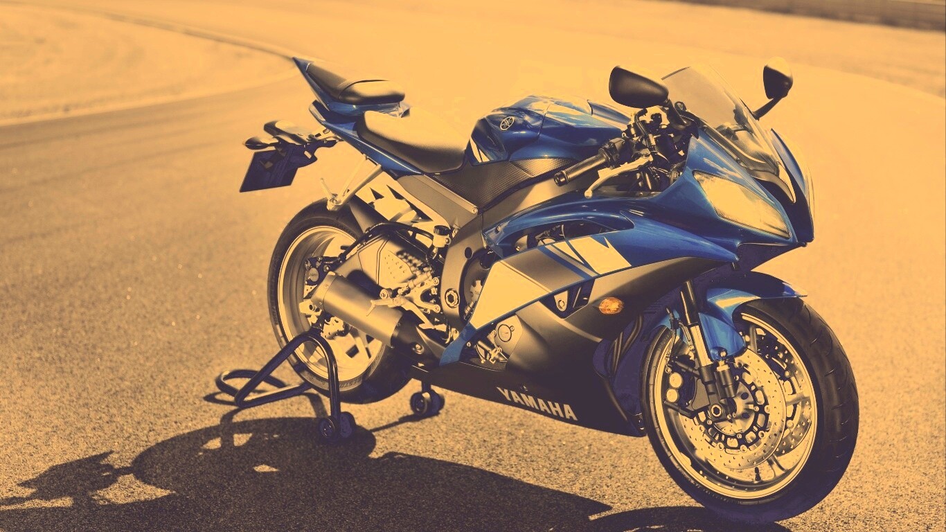 Мотоцикл Ямаха с блокиратором заднего колеса обои