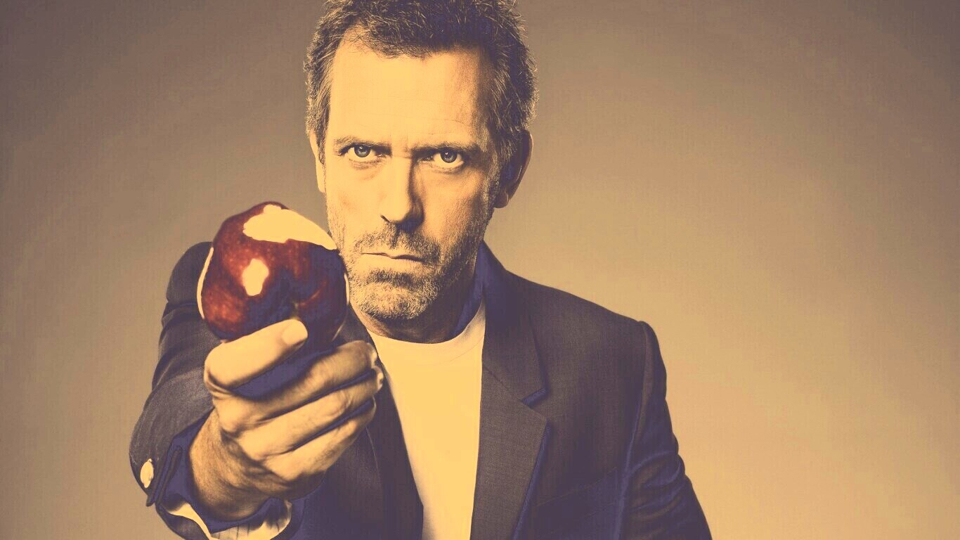 Доктор Хаус с яблоком в руке обои
