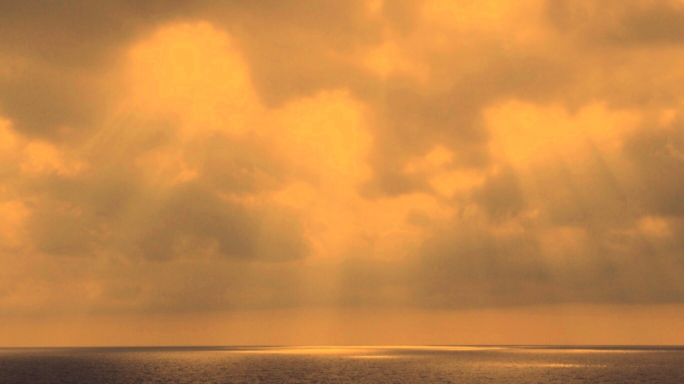 Свет на воде обои