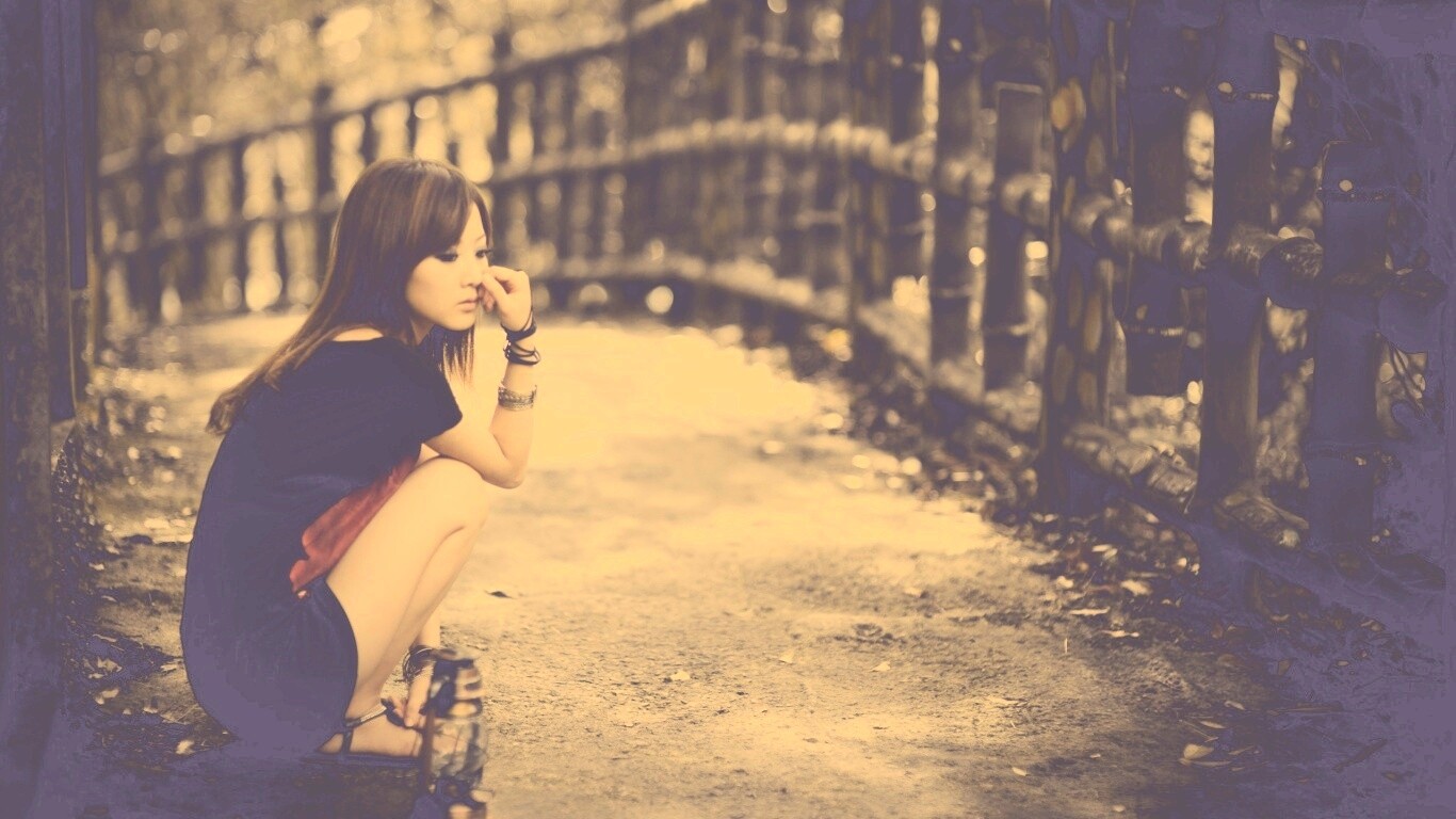 Грустная японская девушка обои