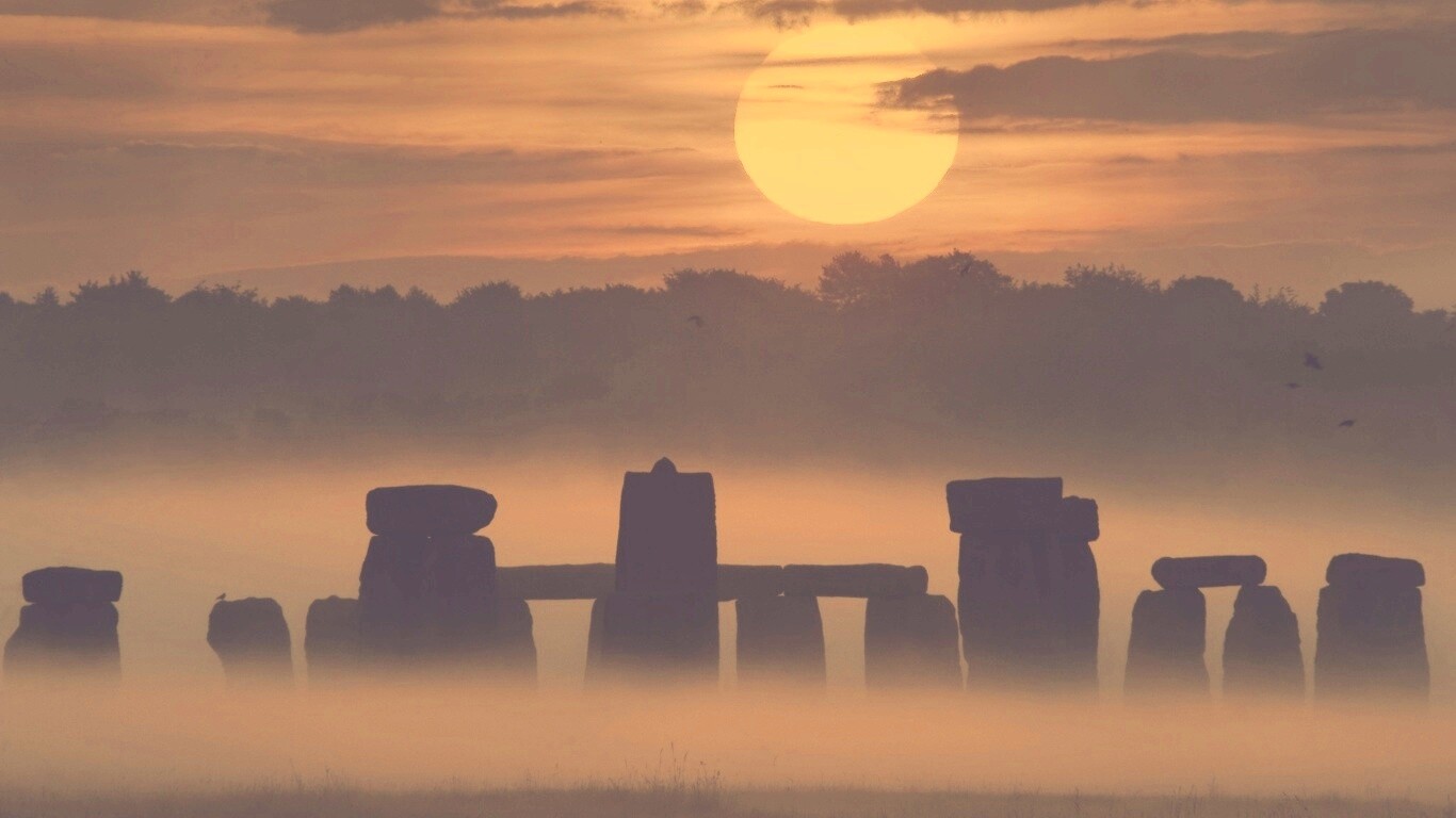 Стоунхэндж в утреннем тумане обои