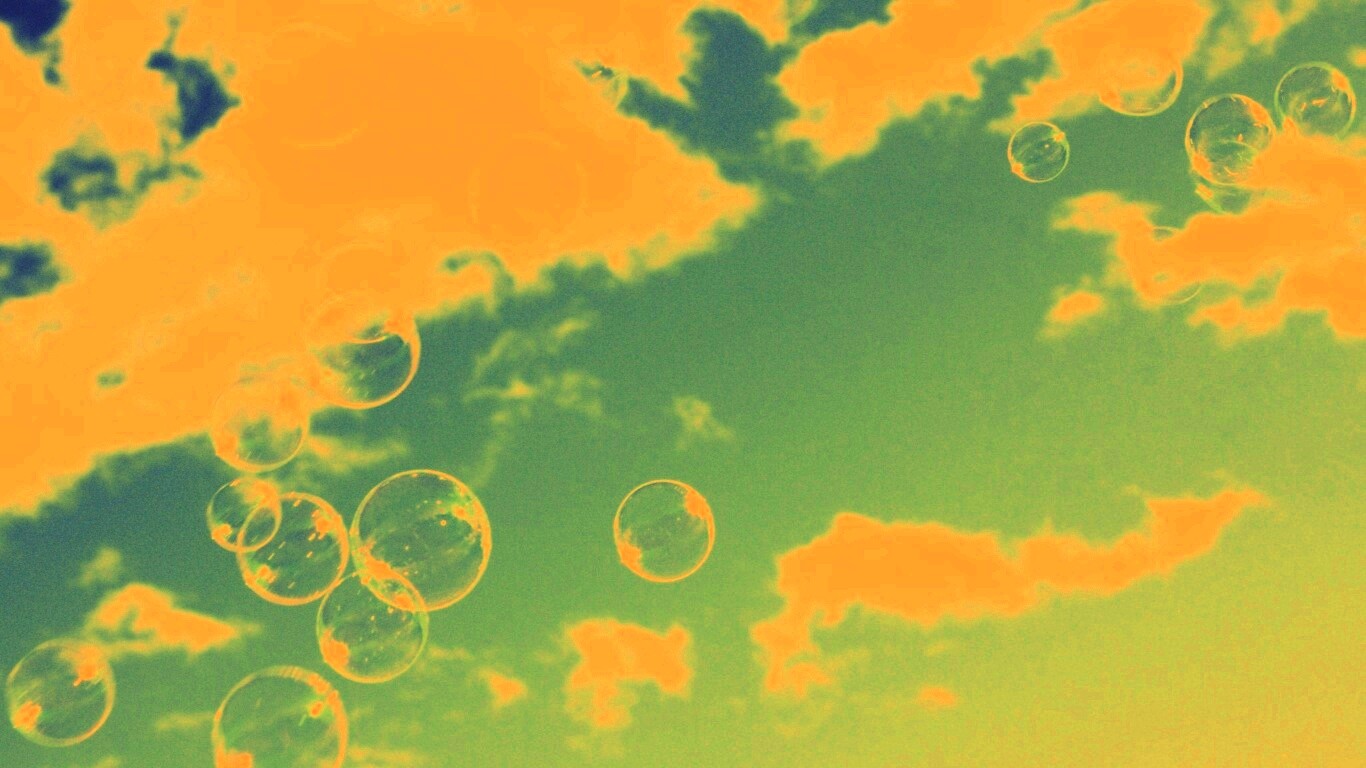 Мыльные пузыри в небе обои