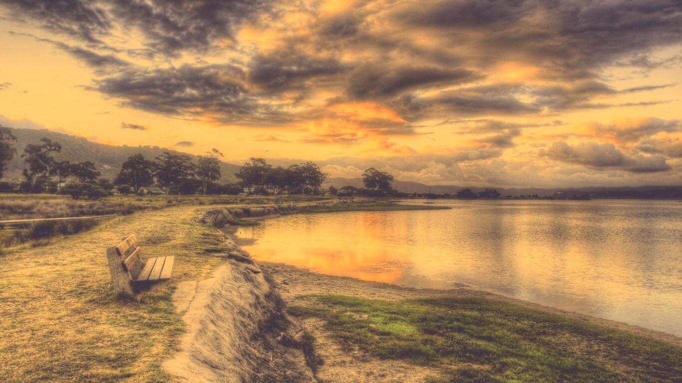 Скамейка у озера обои