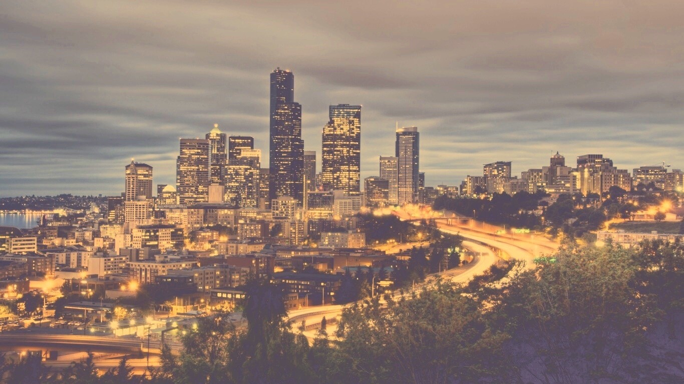 Город вдали обои