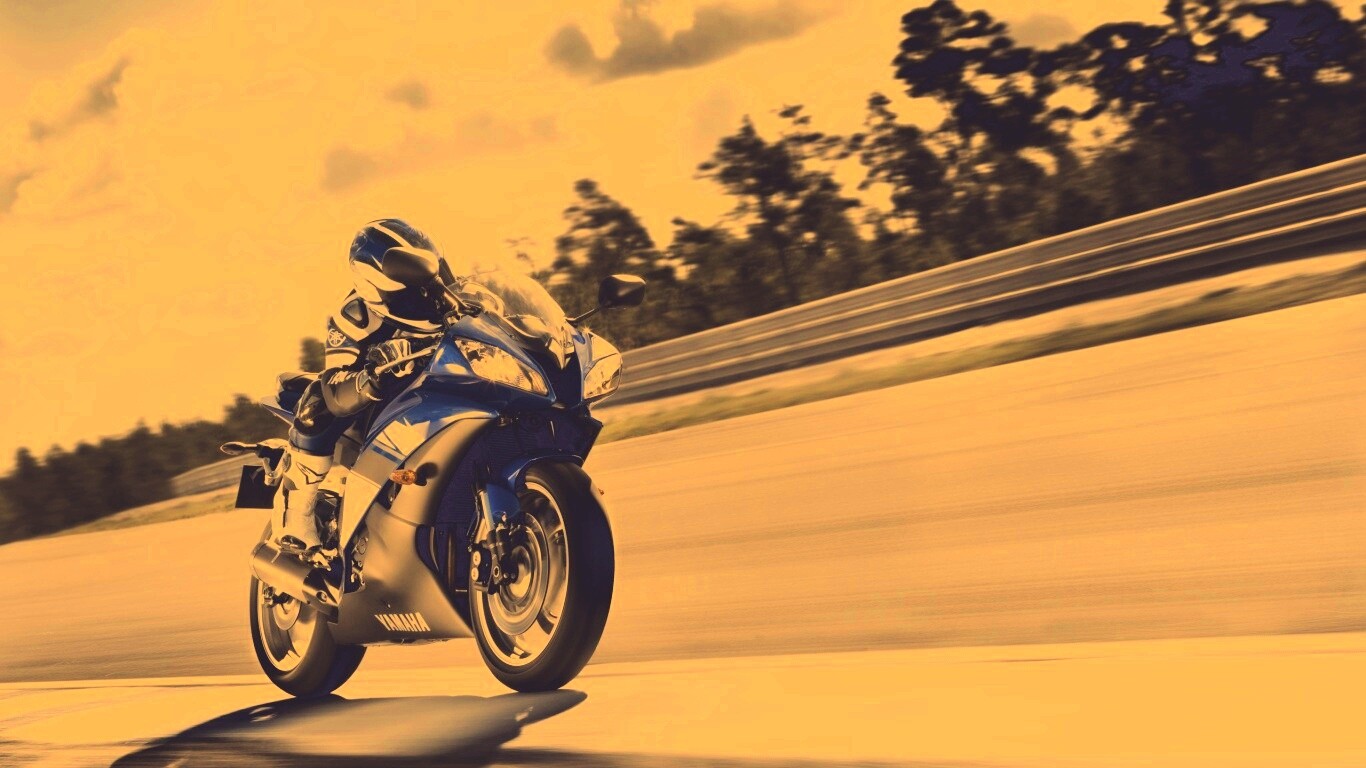 Мотоциклист на треке обои