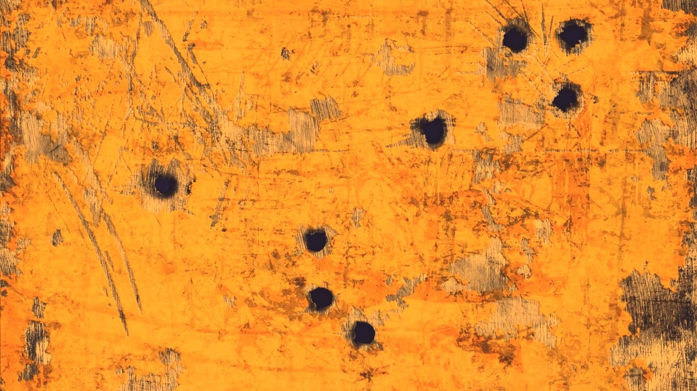 Пулевые отверстия в желтом листе обои