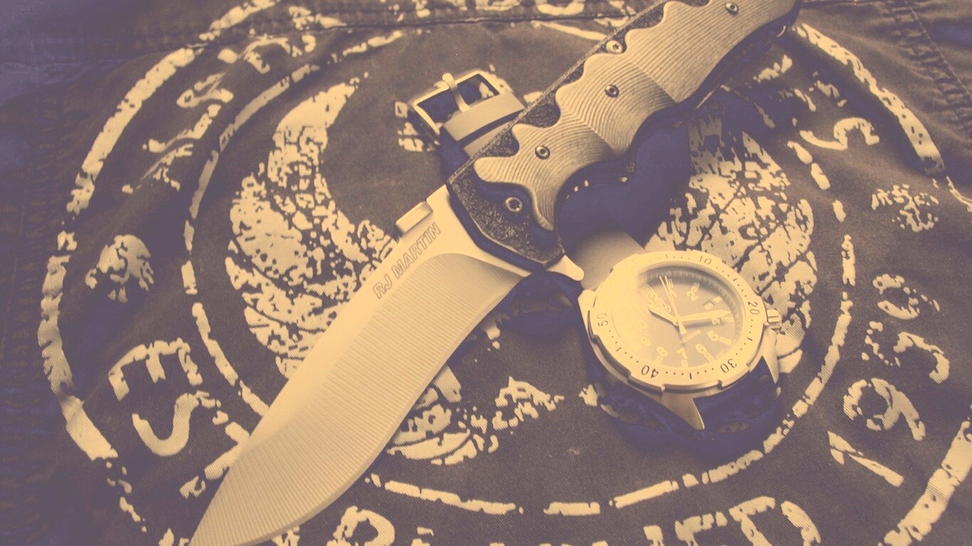 Солдатские часы и нож обои
