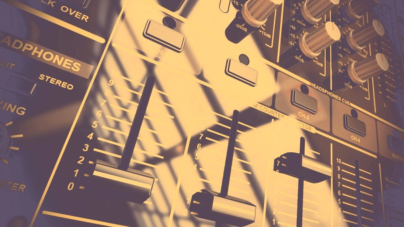 Пульт диджея и отражение на нем обои