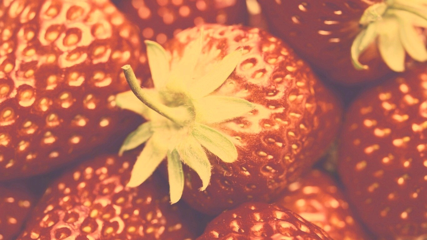 Сочная клубничка обои