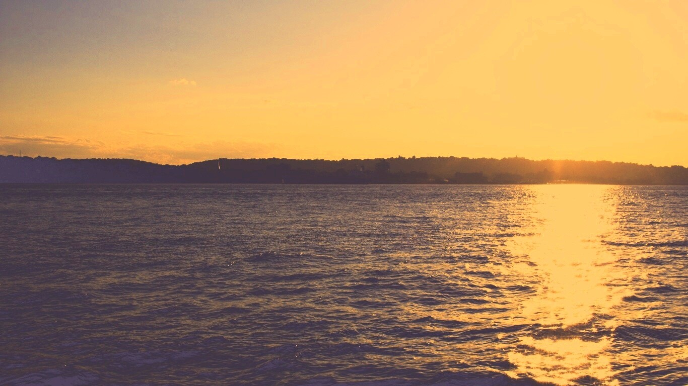 Красивое закатное озеро обои