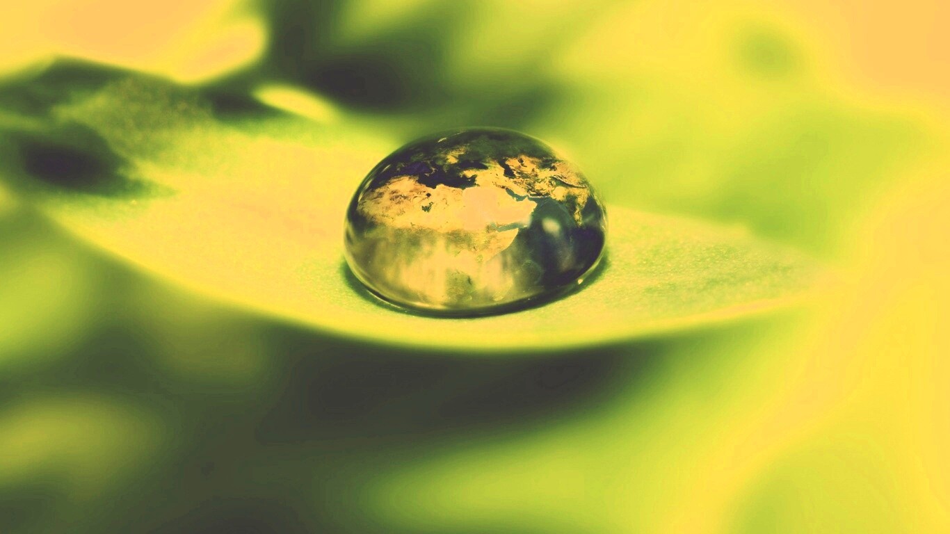 Целый мир в капле воды обои