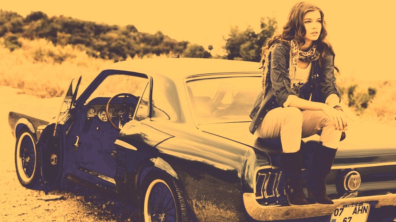 Девушка на мустанге обои