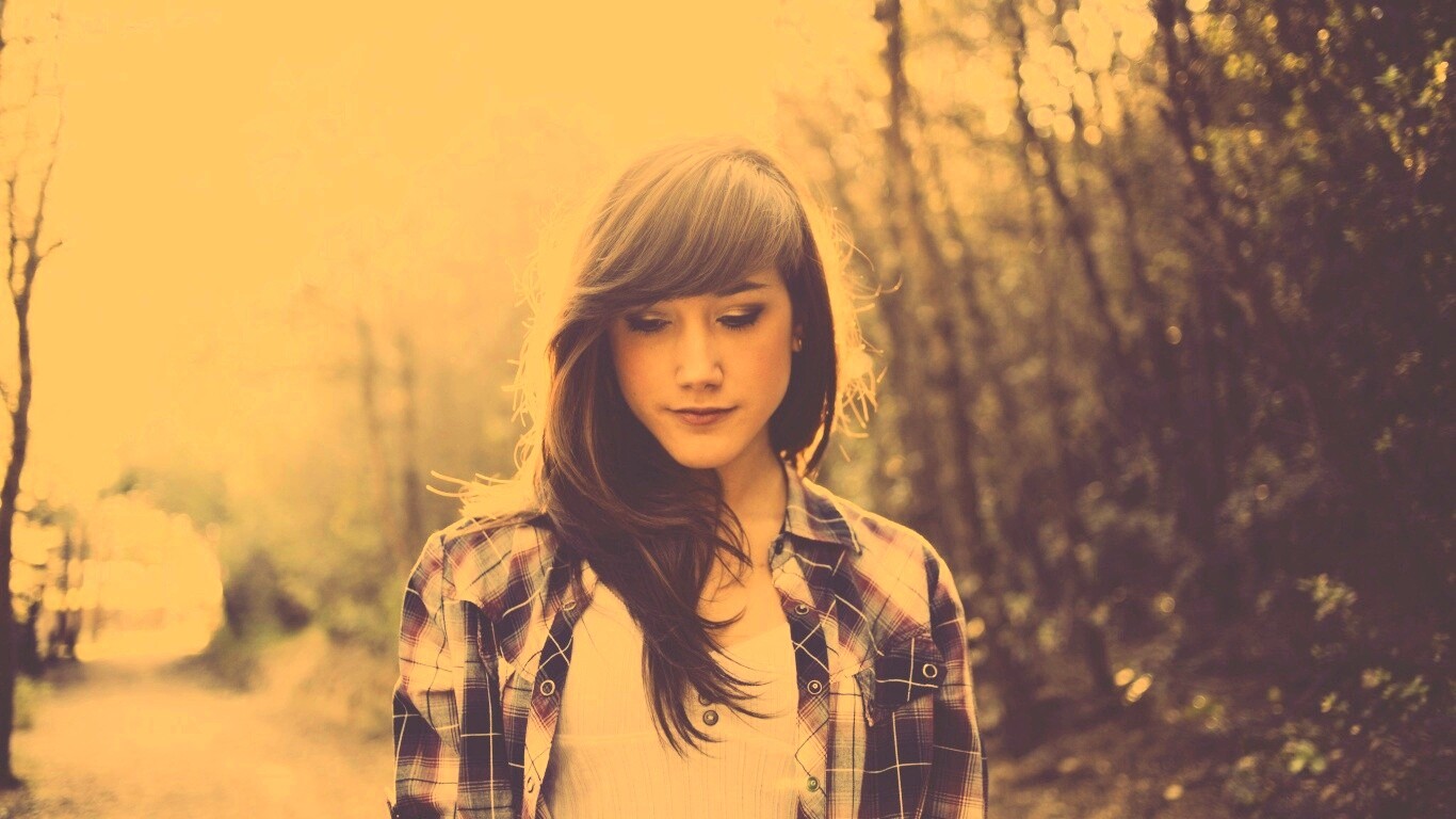 Девушка в парке обои