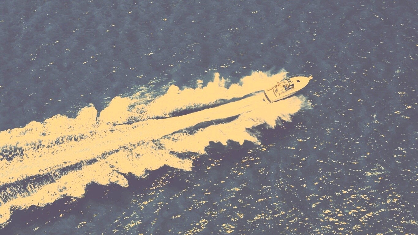 Вид на катер обои