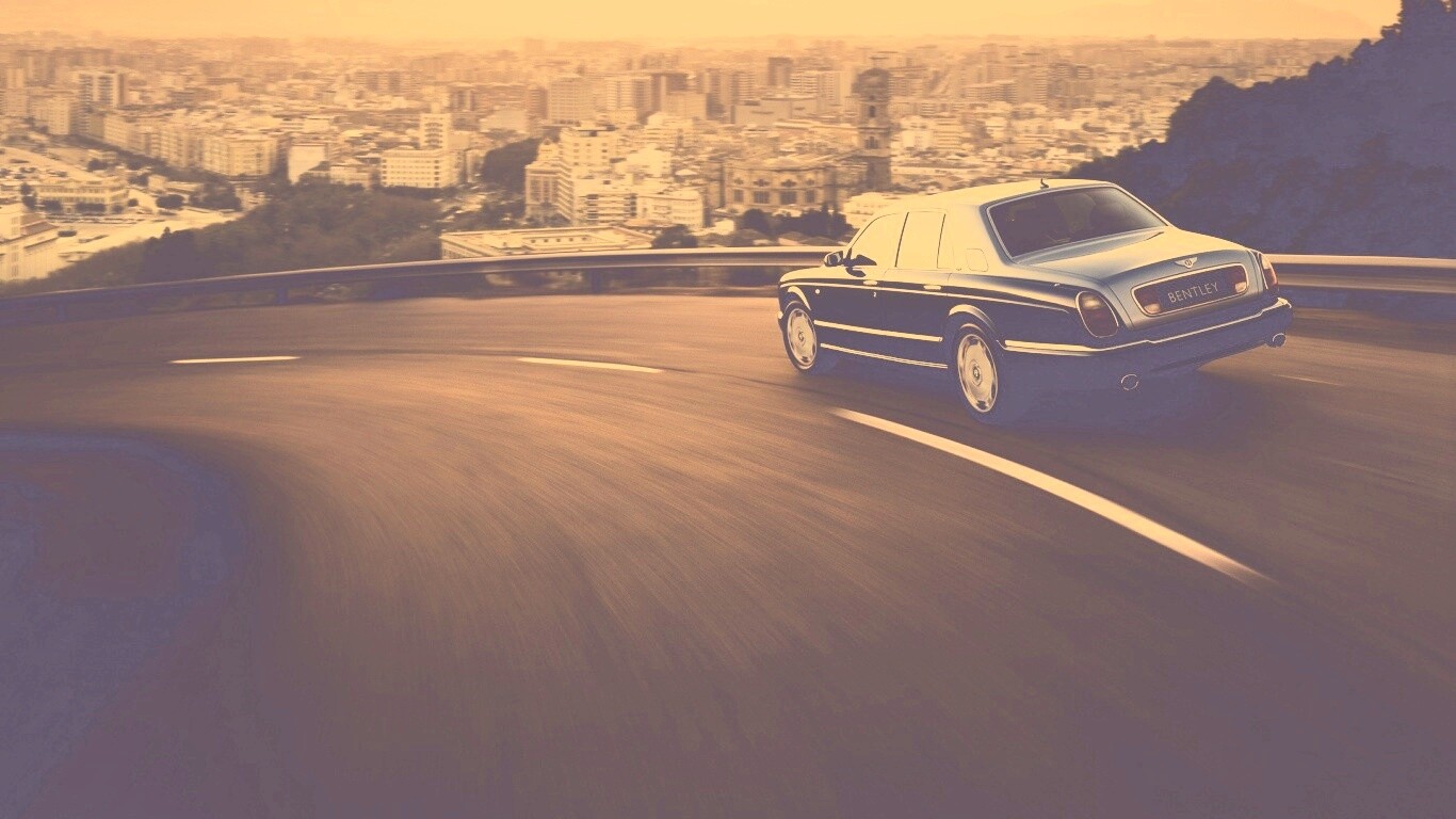 Черный Бентли на повороте обои