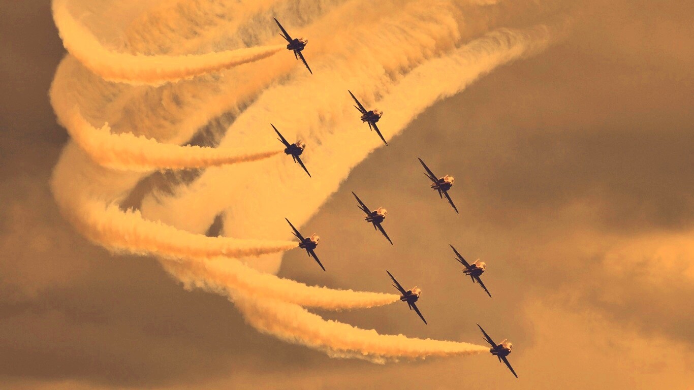 Красивая эскадра самолетов на авиашоу обои