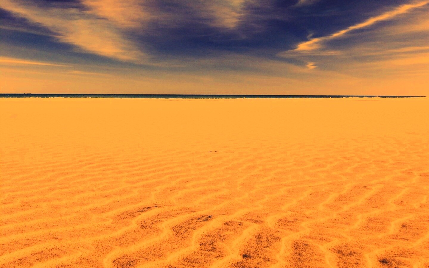 Пустыня на фоне моря обои