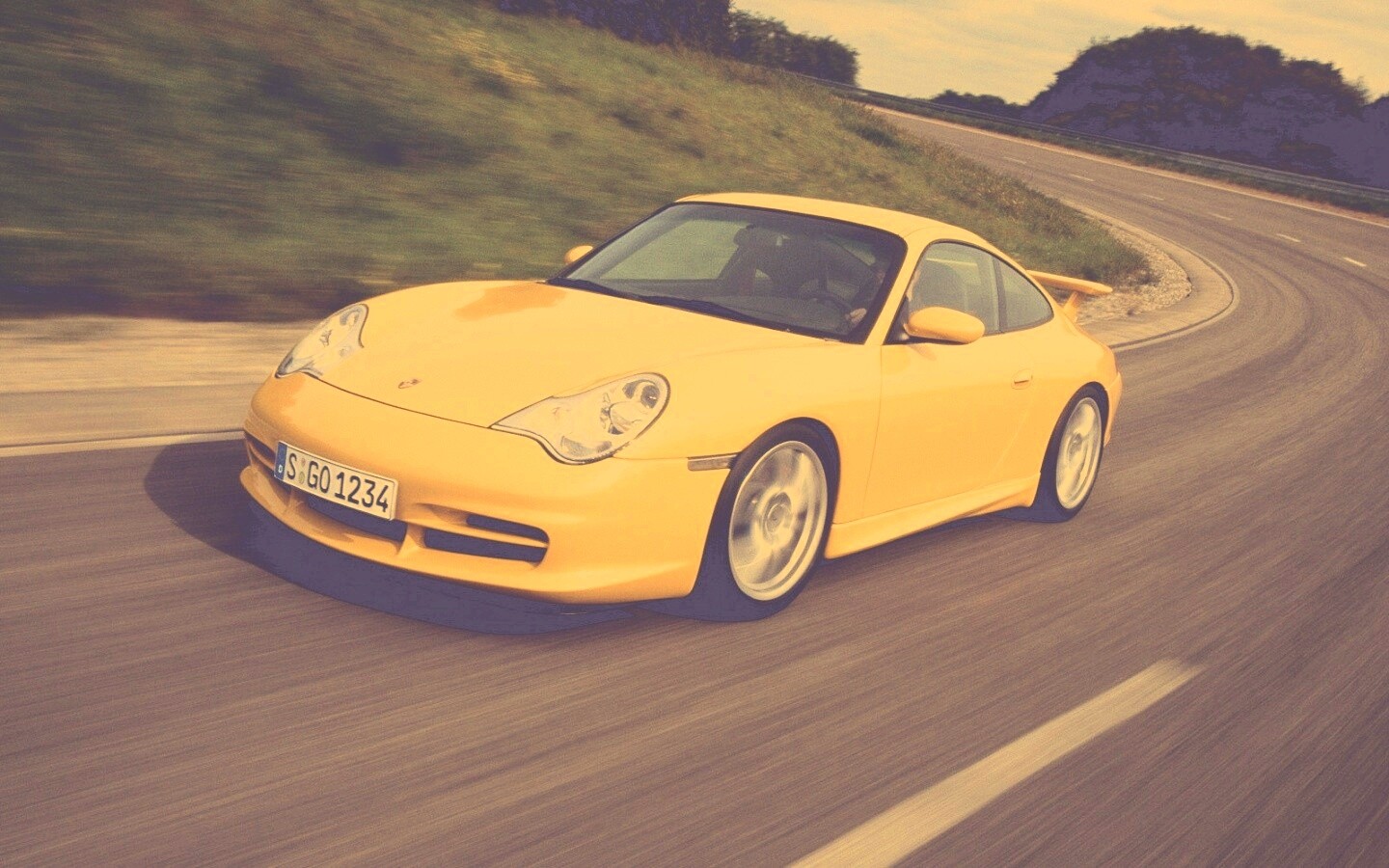 Желтый порш на повороте обои