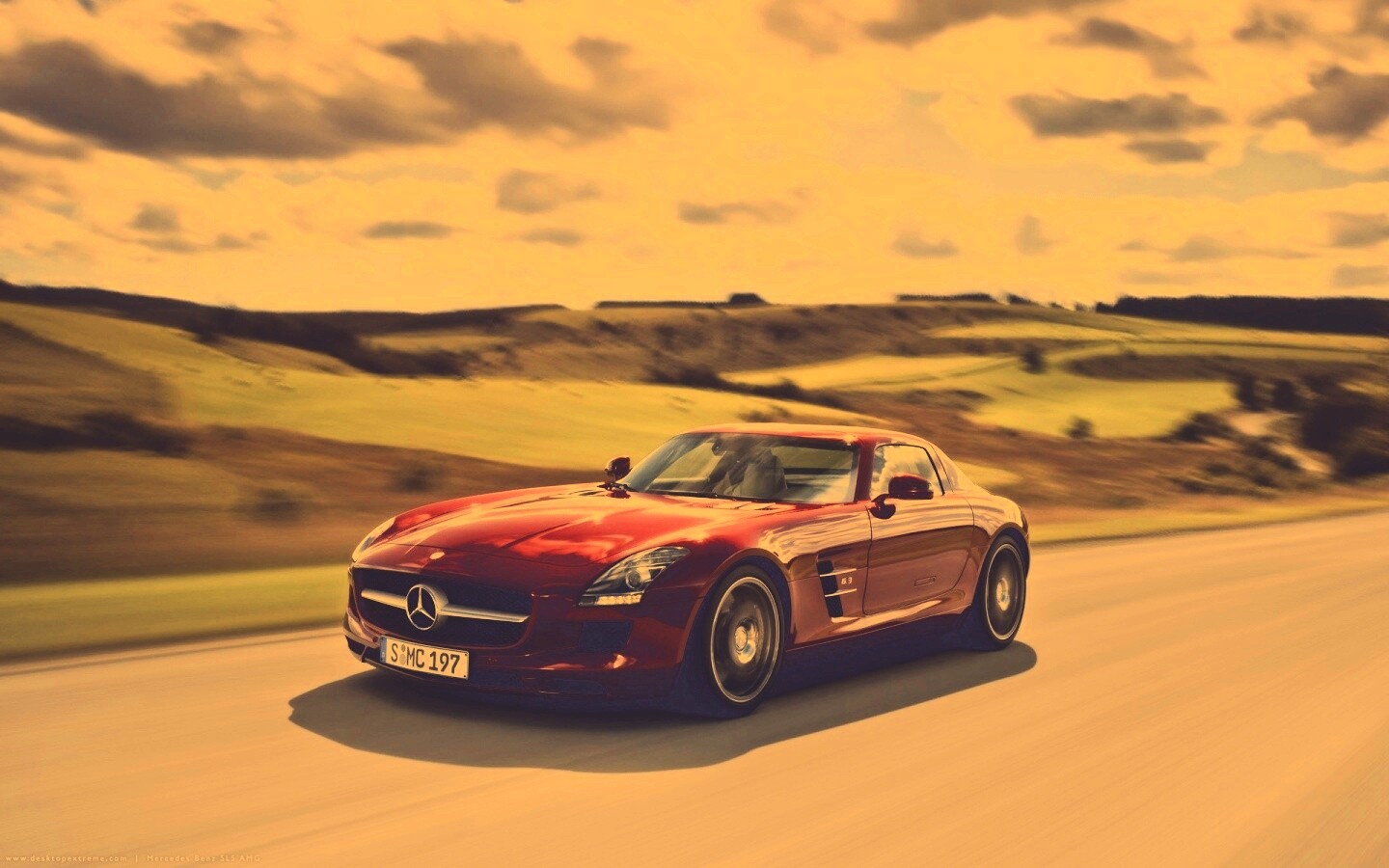 Красный спортивный мерседес обои