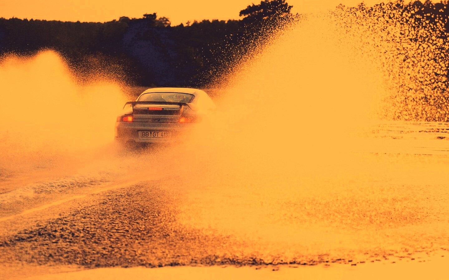 Брызги из под колес обои