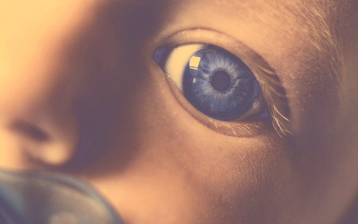 Синий глаз ребенка обои