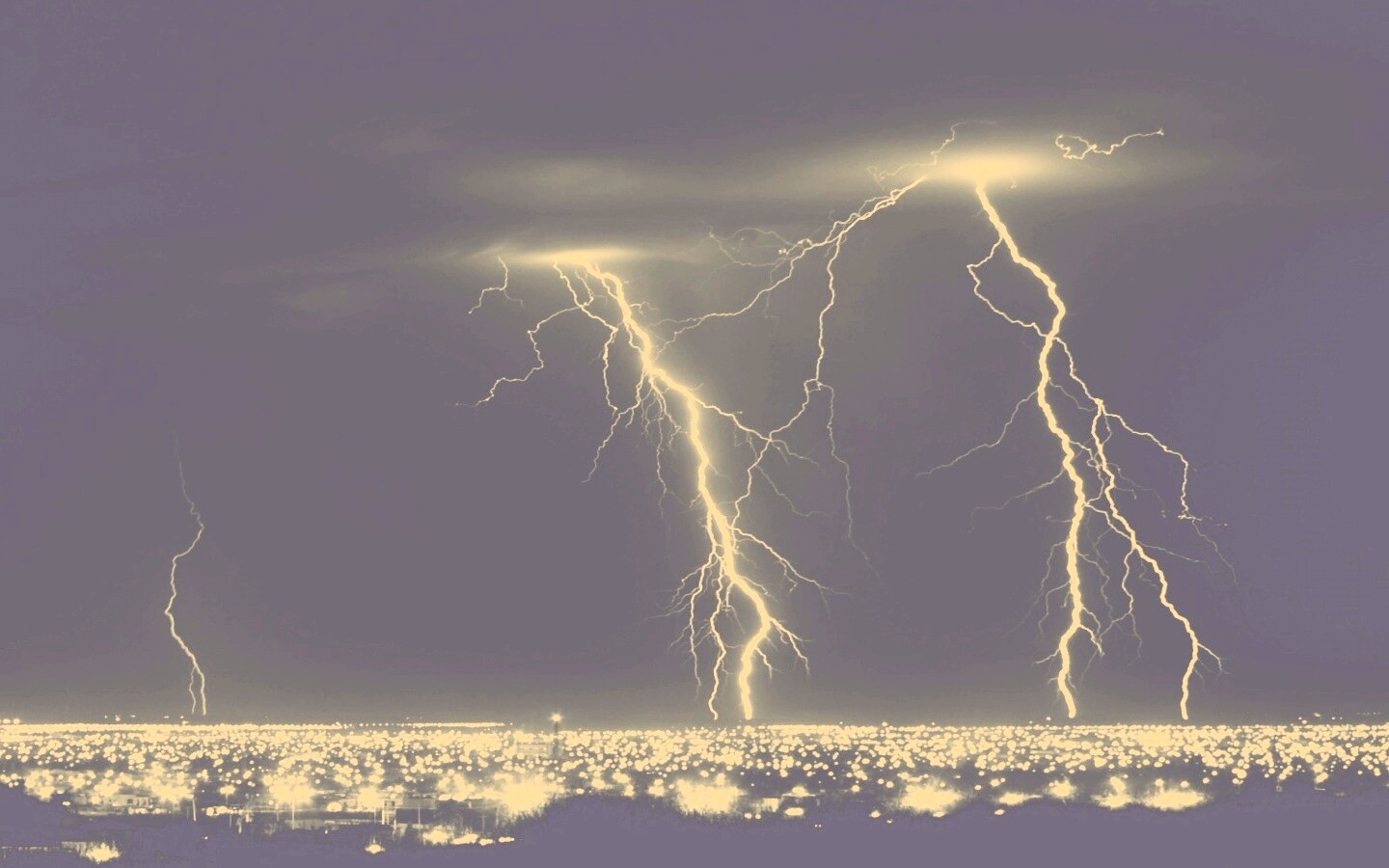 Гроза над городом обои