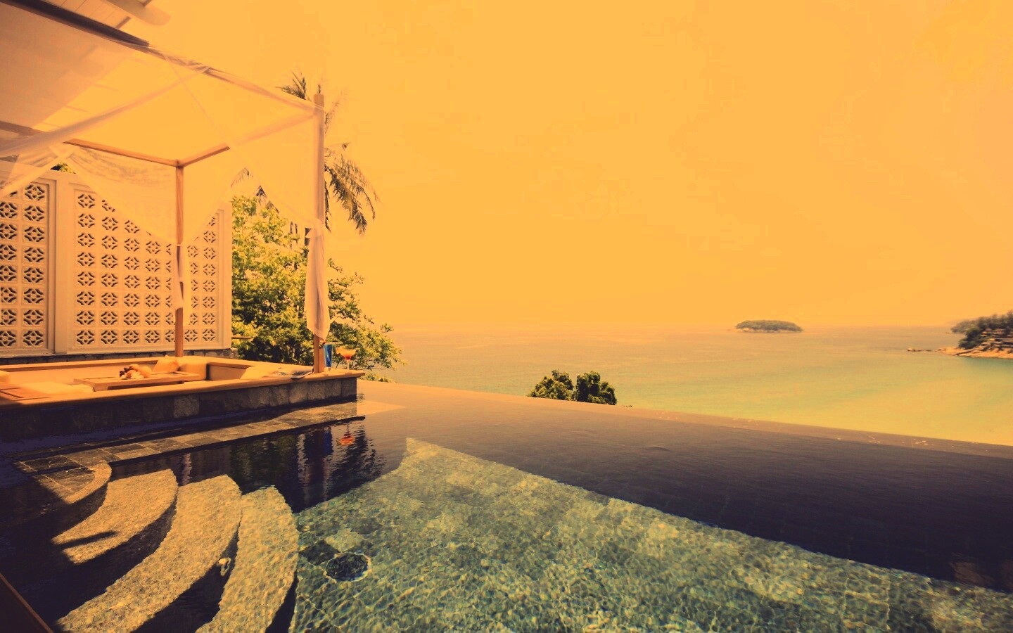 Бассейн на берегу моря обои