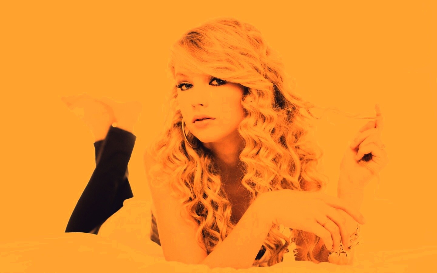 Тэйлор Свифт играет с волсоами обои