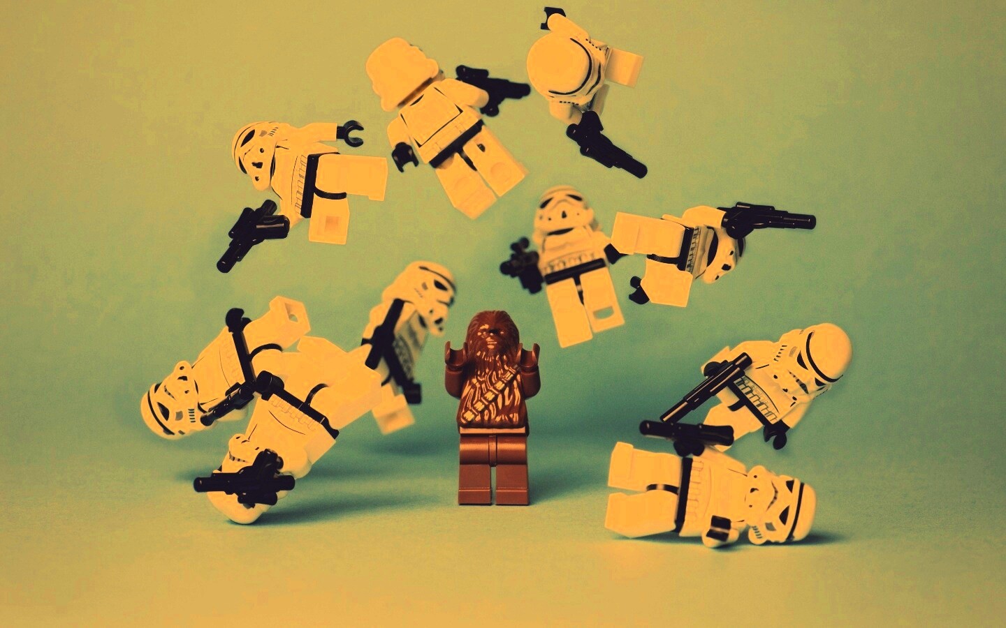 Чубака раскидывает имперских штурмовиков обои