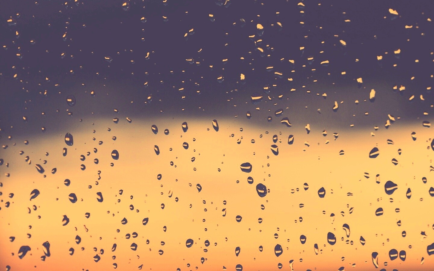 Капли на стекле обои