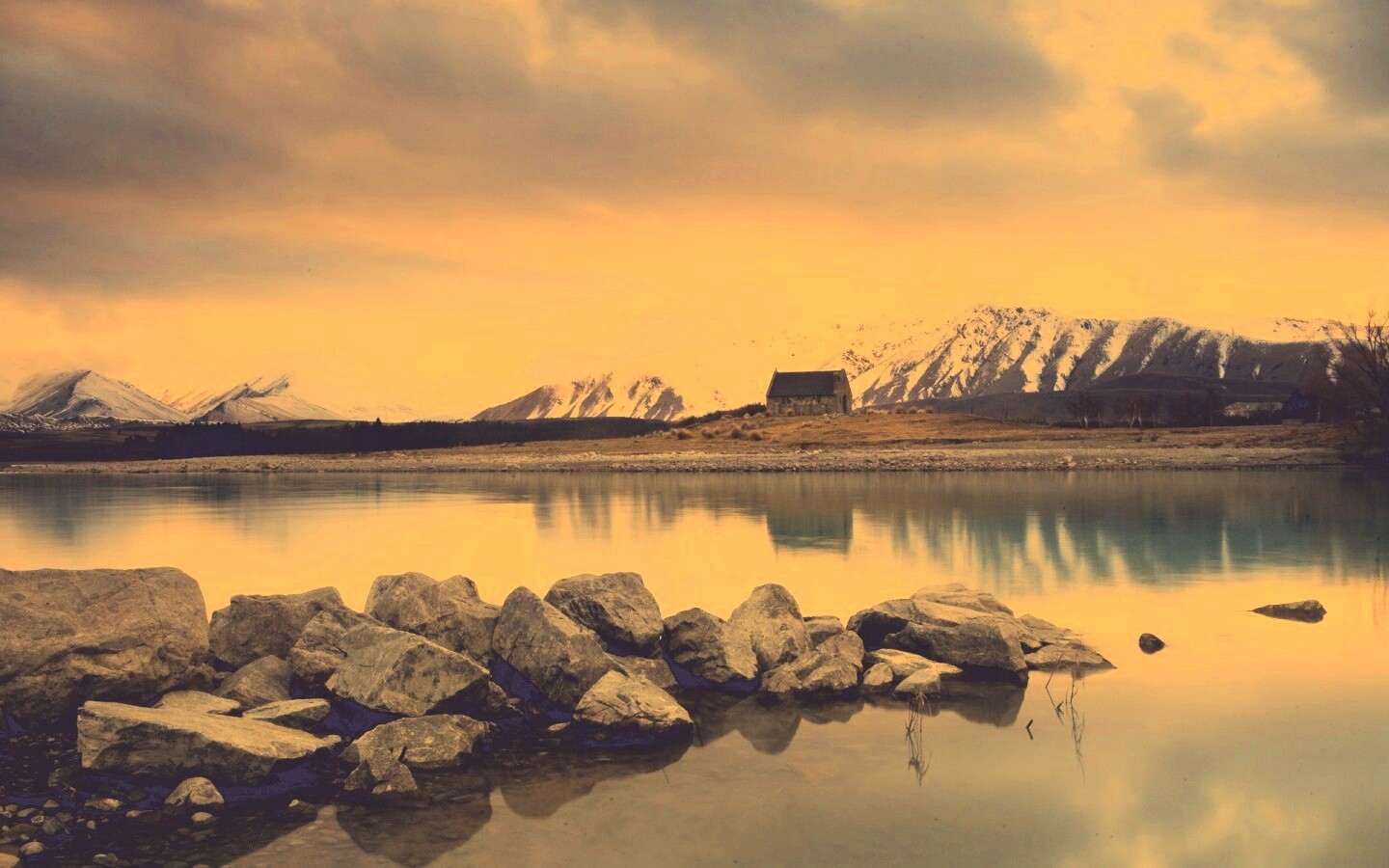 Домик на озере обои