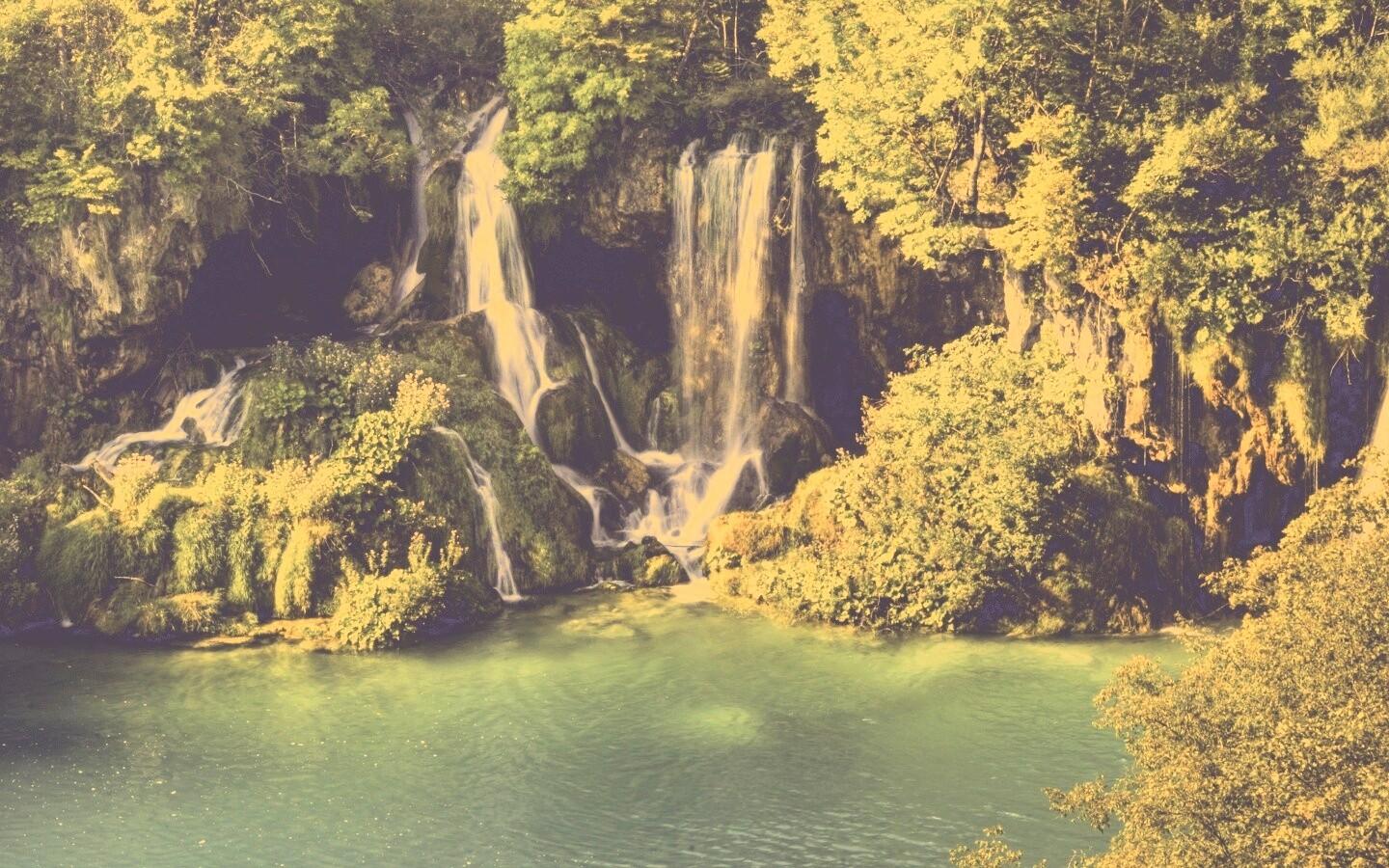 Водопад в дикой природе обои