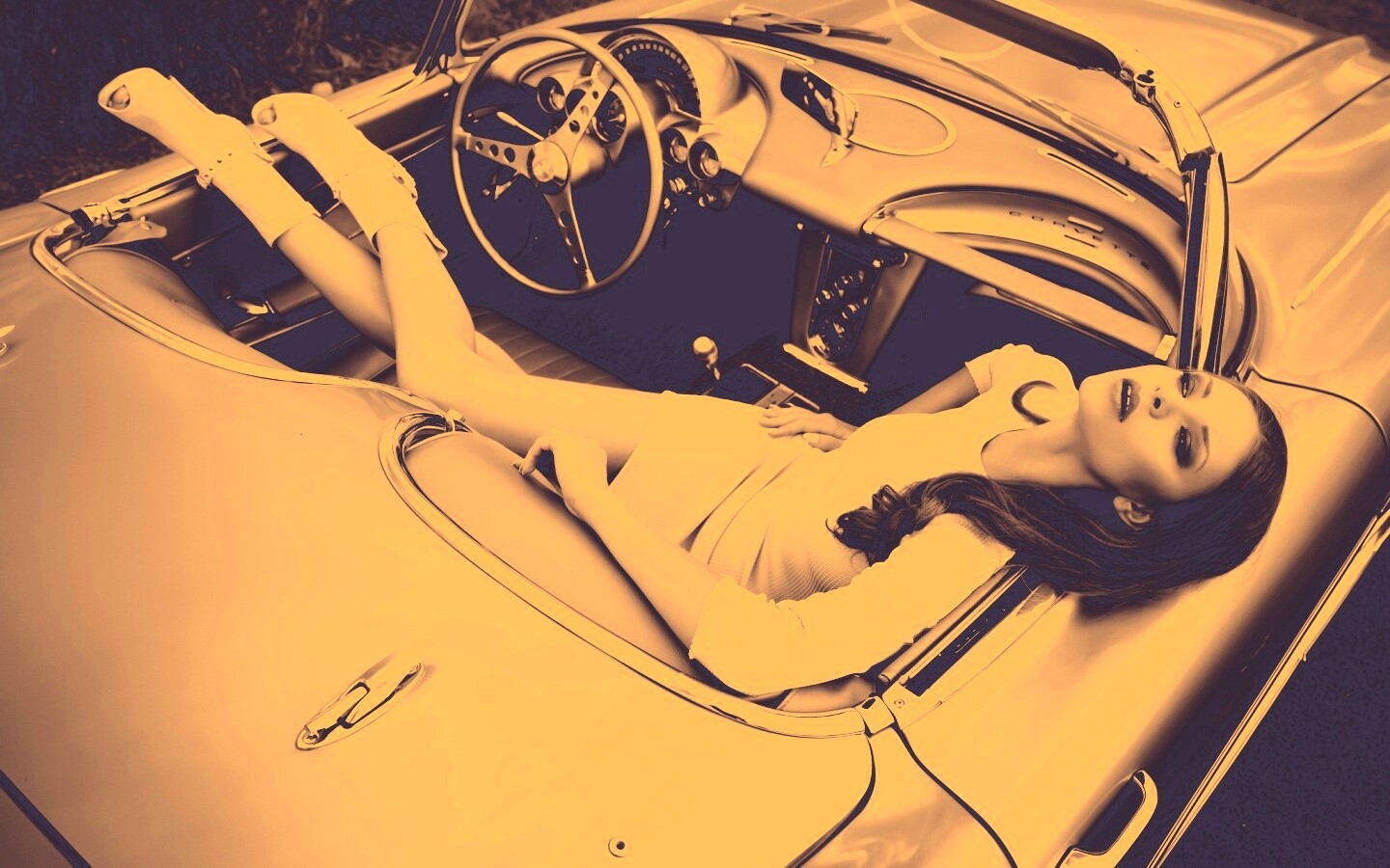 Женщина в кабриолете обои