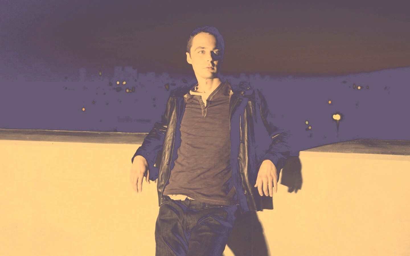 Джим Парсонс на балконе обои