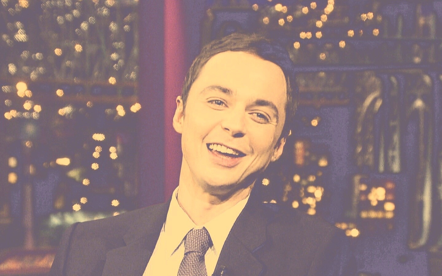 Джим Парсонс на вечернем шоу обои