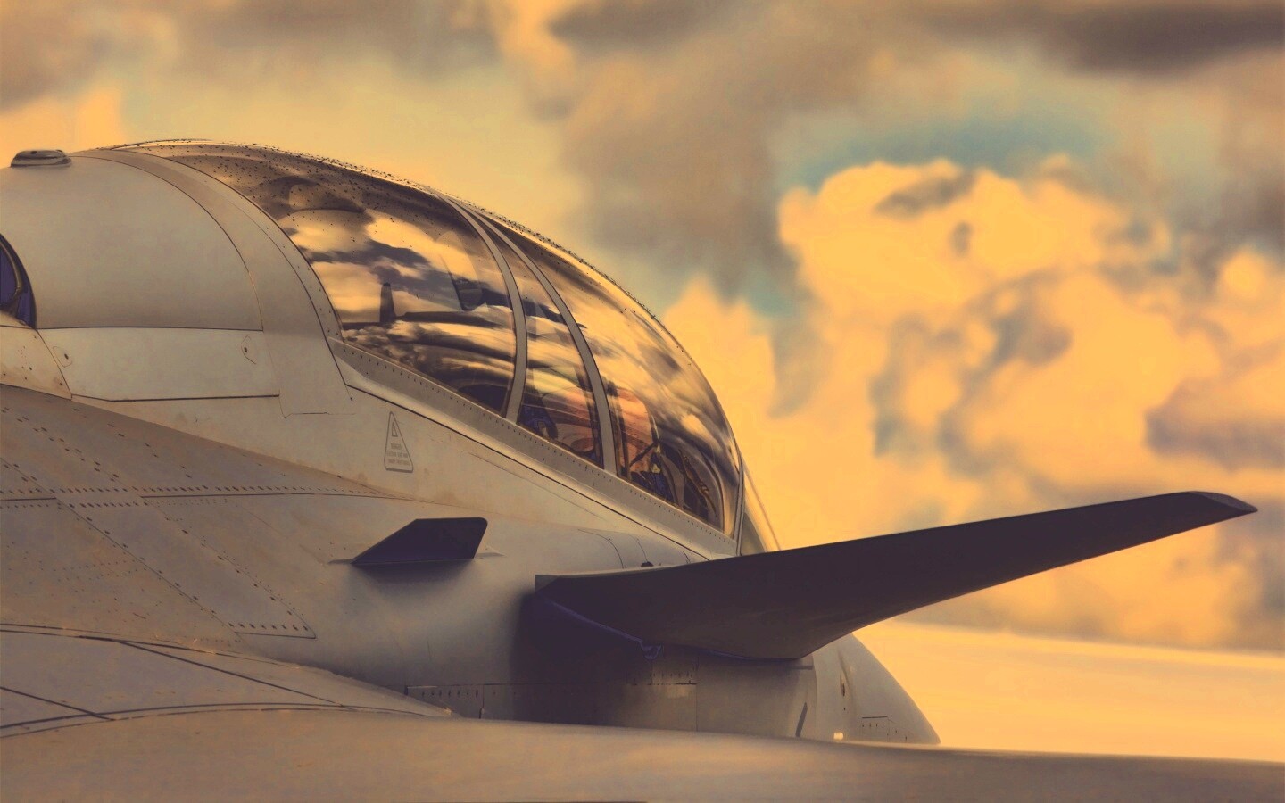 С крыла истребителя обои