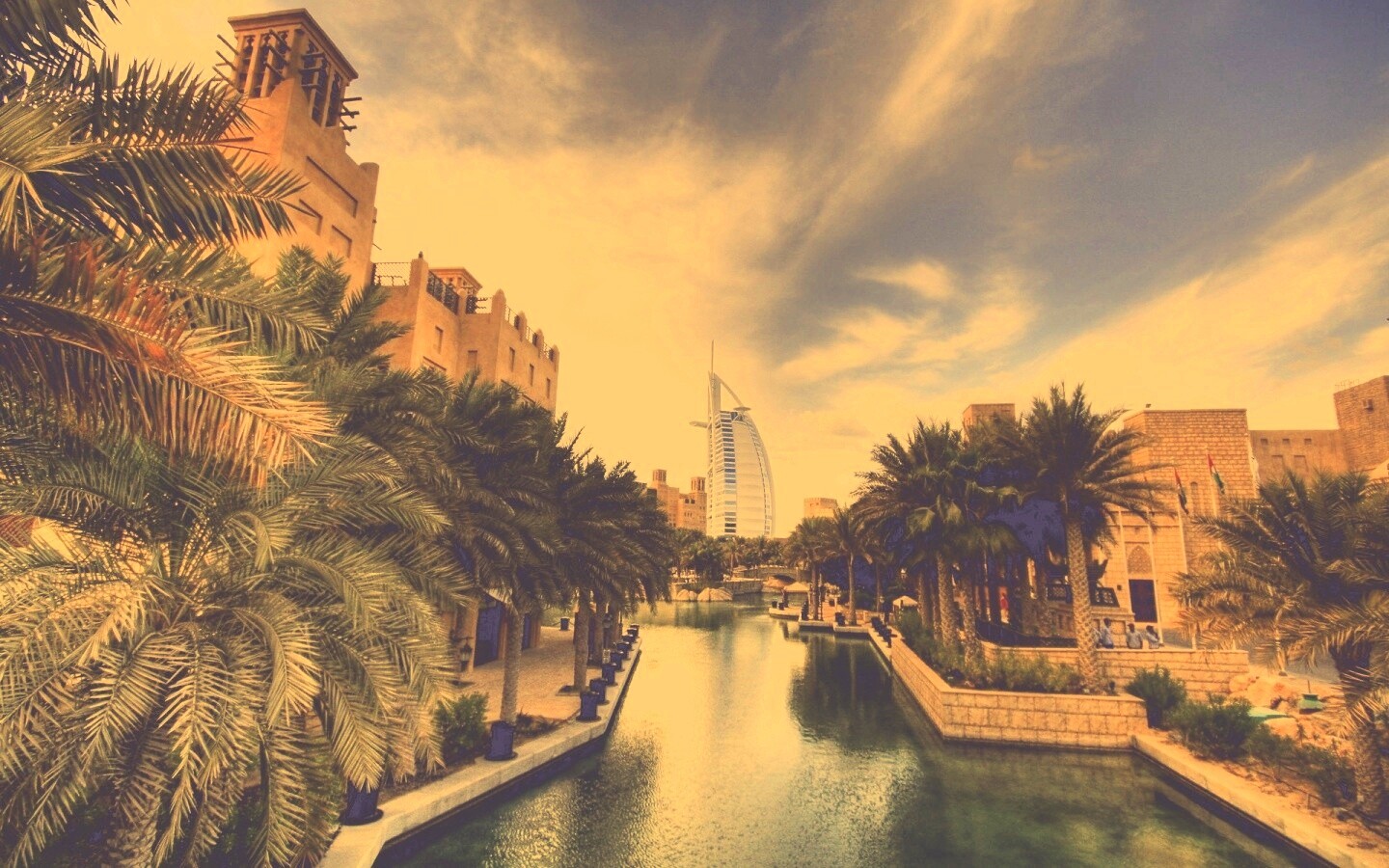 Вид на гостиницу Бурдж Аль Араб в Дубае обои