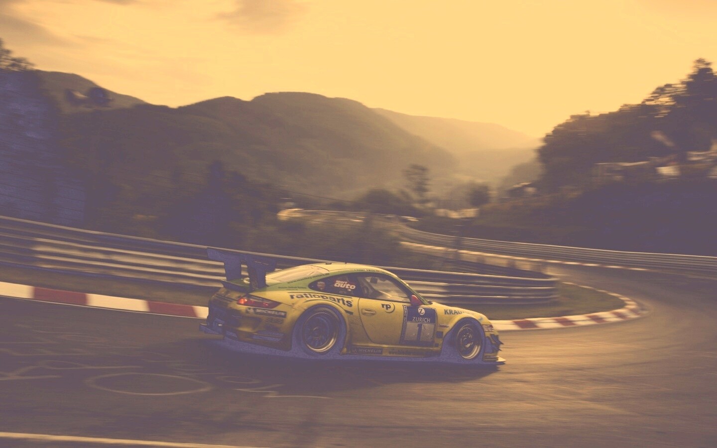 Гоночная трасса в горах и Порше обои