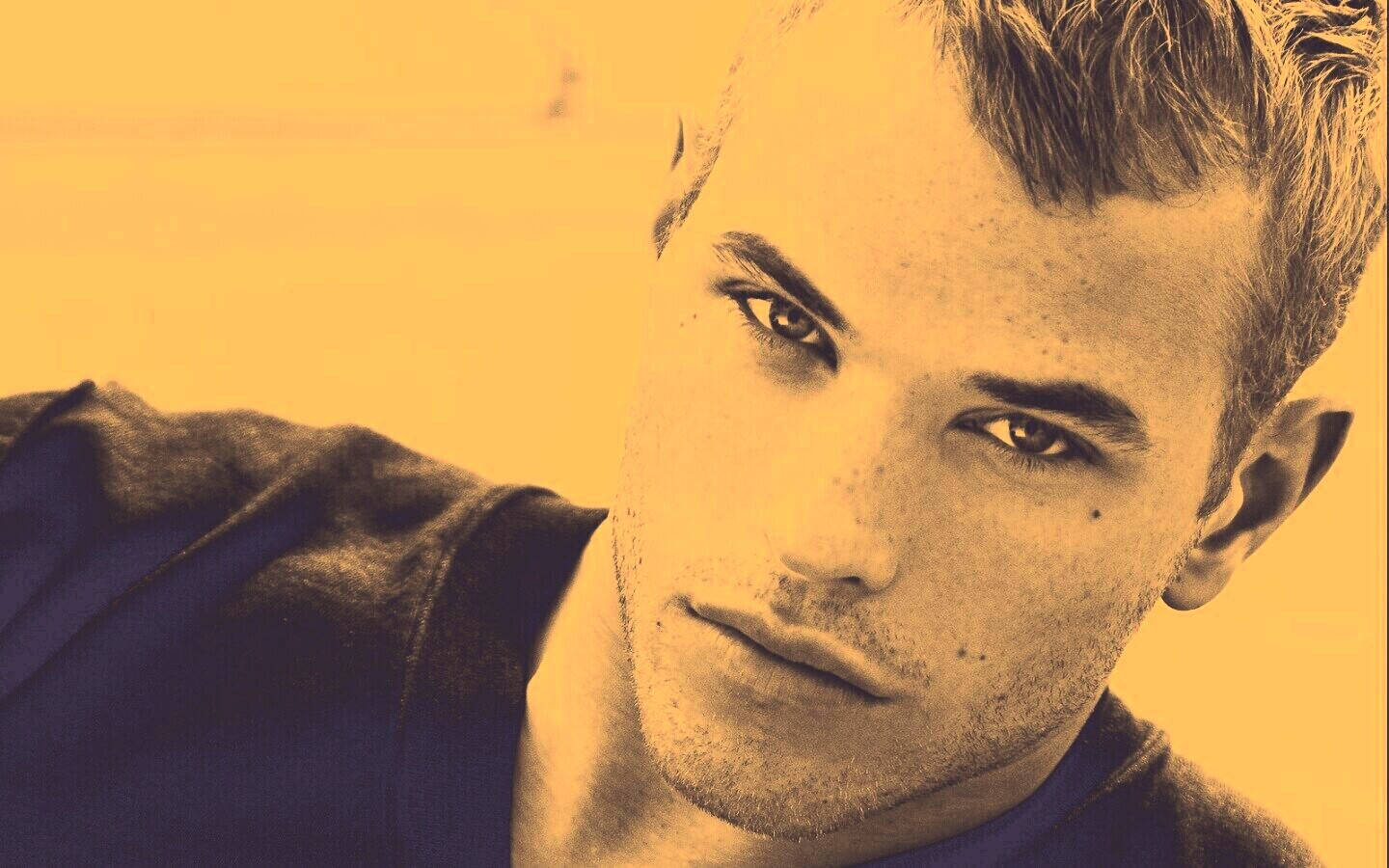 Келлан Латс обои