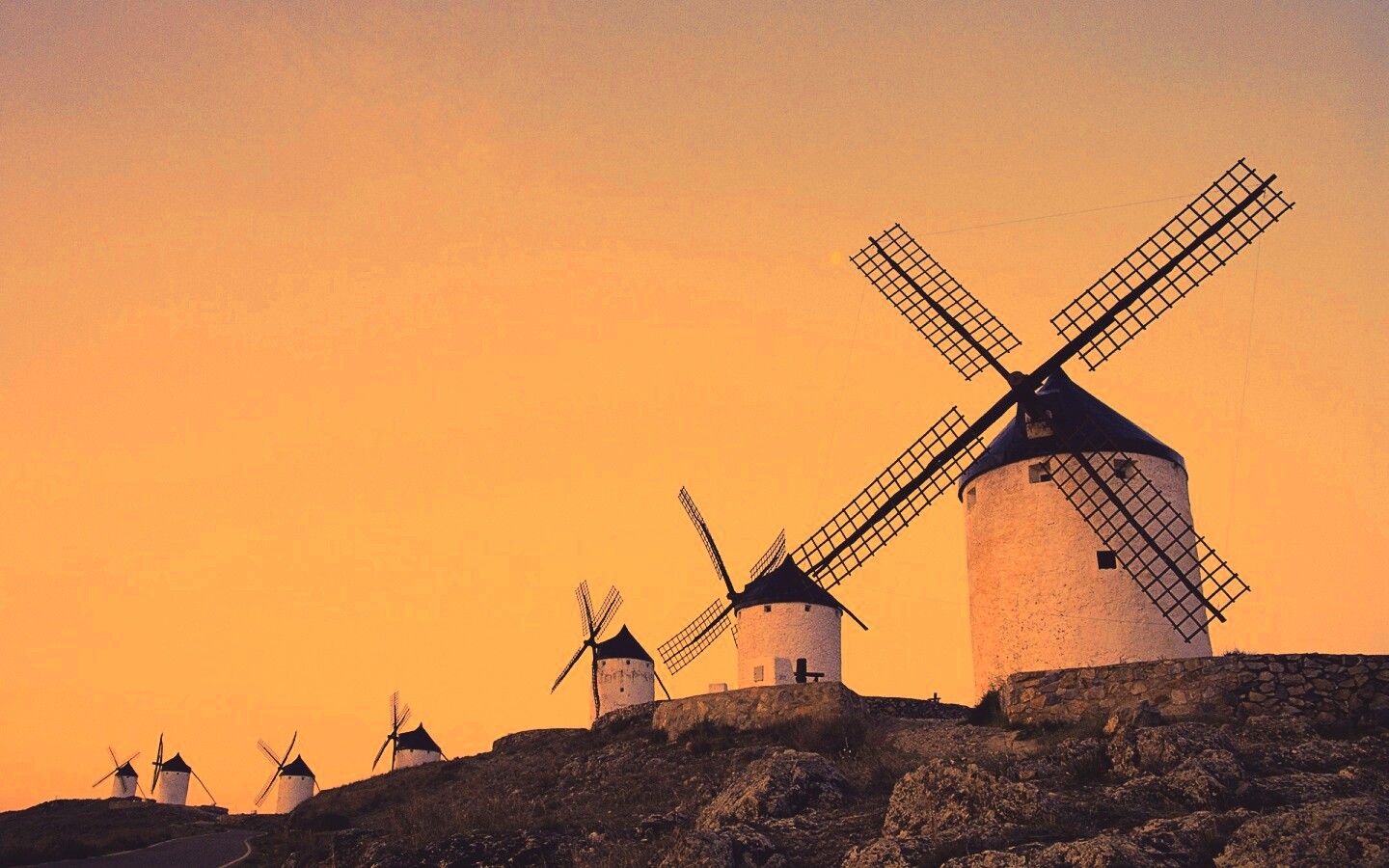 Пейзаж из ветряных мельниц обои