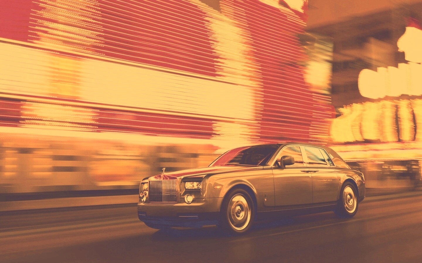 Rolls-Royce Phantom едет через город обои