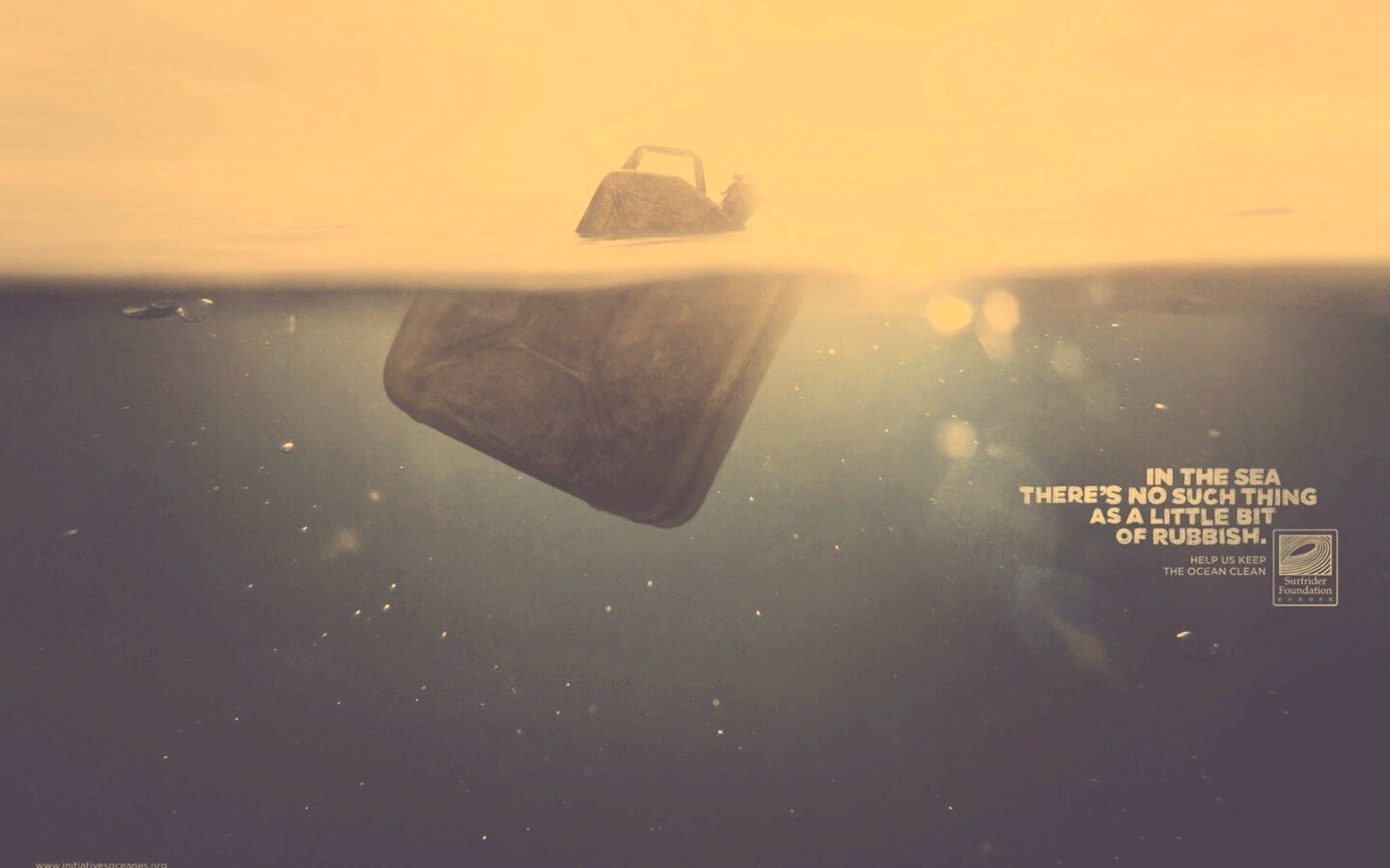 Не бывает "немного" мусора обои