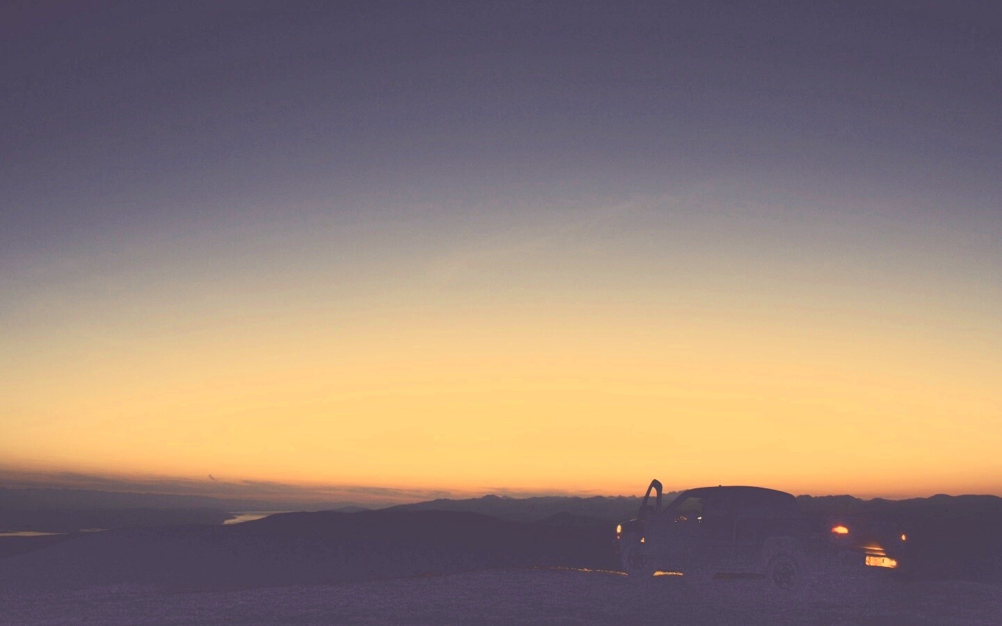 Авто на фоне заката обои