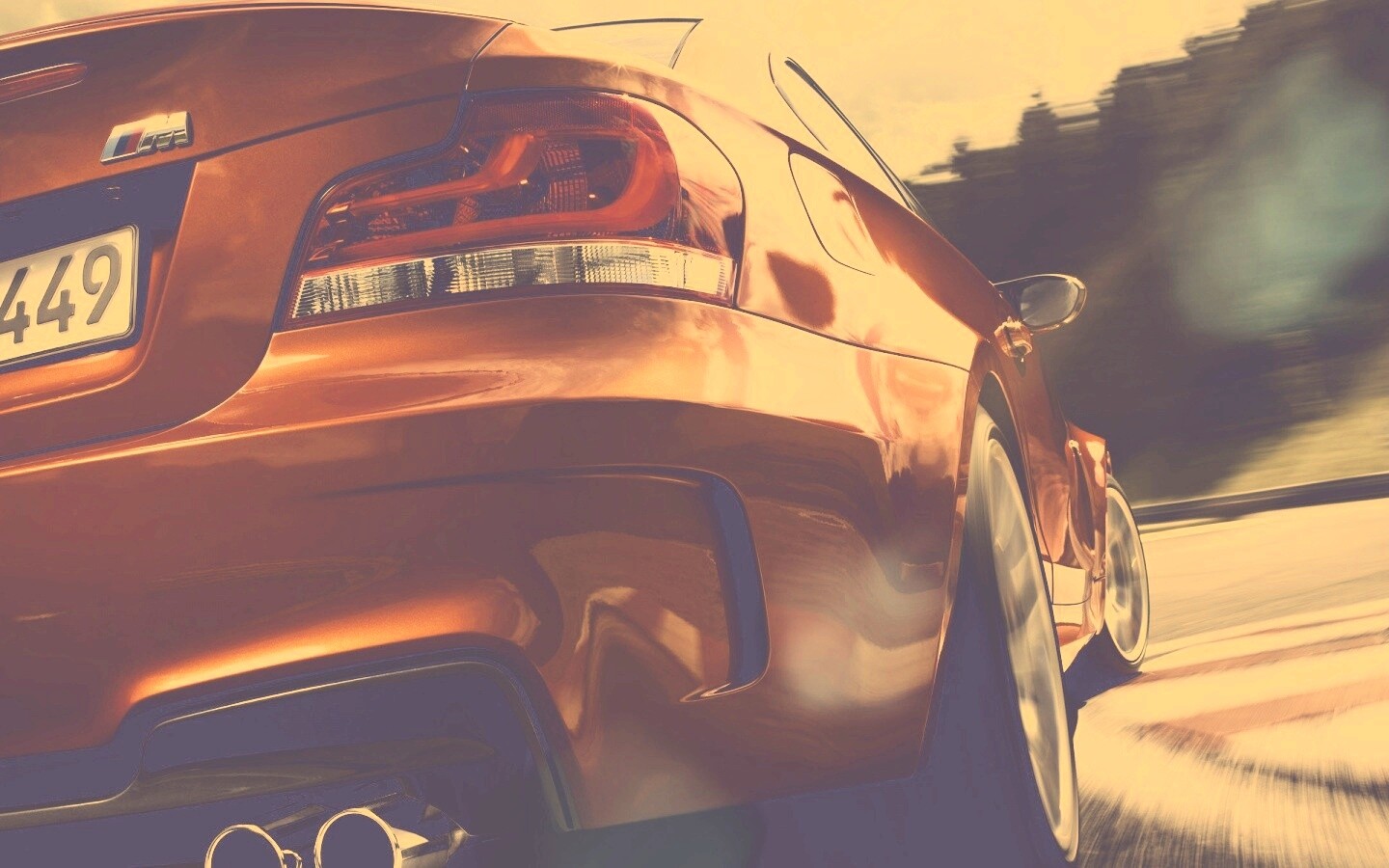 BMW входит в поворот на треке обои